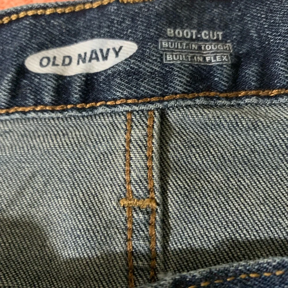 OLD NAVY BOOT-CUT BUILTAIN TOUGHT BUILT IN FLEX 36/30